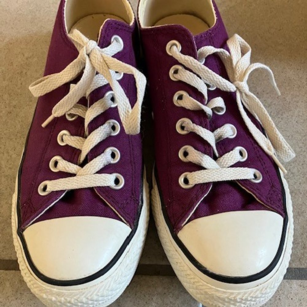 Converse Chucks All Star Magenta Women's size 8, Men's size 6
